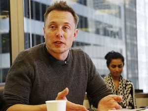 Elon Musk Ingin Tanamkan Komputer di Otak Manusia