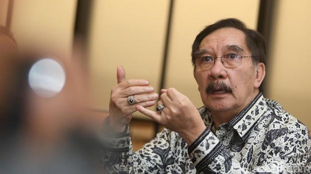 Ketua KPK tahun 2007-2009, Antasari Azhar memberi pernyataan pers di Jakarta, Rabu (26/6/2019). Antasari berbicara terkait proses seleksi pimpinan KPK dan koreksi kepada institusi yang sempat ia pimpin. (ARI SAPUTRA/detikcom)