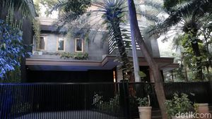 Rumah Megah Jennifer Jill, Istri Ajun Perwira