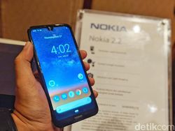 Menggenggam Ponsel Anyar Nokia Harga Rp 1,8 Juta
