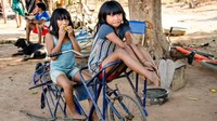Dampak yang dirasakan adalah perubahan dari tampilan generasi muda di Desa Kuikuro. Mereka kini memiliki potongan rambut yang lebih bergaya. Wajah anak-anak pun tidak dilukis seperti dulu. (BBC)