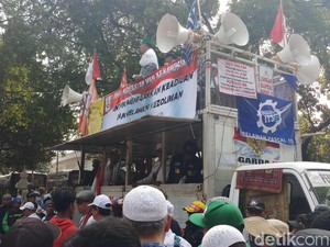 Susah Sinyal di Sekitar Gedung MK? Mungkin Ini Alasannya