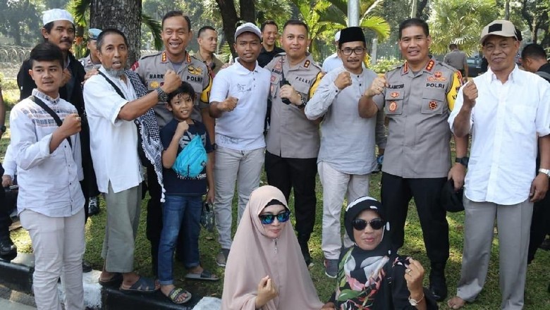 Kapolres Jakpus ke Massa: Tak Ada Halalbihalal di Depan MK, Pulanglah Kapolres Jakpus ke Massa: Tak Ada Halalbihalal di Depan MK, Pulanglah
