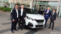 SUV mewah ini ditawarkan dalam empat warna dengan banderol mencapai Rp 820 juta on the road Jakarta.  Foto: Luthfi Anshori/detikOto