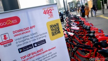 Nah, bagi kalian yang penasaran ingin menggunakan sepeda serta otopet listrik dari GoWes, caranya mudah. Cukup unduh aplikasi GoWes di ponsel Android dan Apple kamu. Selanjutnya silakan cari sepeda atau otopet yang berada di depan Hotel Pullman, Thamrin, Jakarta. Setelah itu, langsung deh cocokkan ke barcode yang tertera di sepeda atau otopet yang tersedia. 
