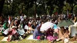 Ragam Aksi Massa Saat Dengarkan Sidang Putusan MK