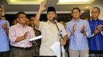 Semringah Banget! Prabowo-Sandiaga Kompak Salam Komando