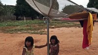 Penduduk lain merasa sangat senang dengan masuknya teknologi ke desa mereka. (BBC)