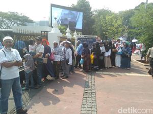 Kemenhan Fasilitasi Massa Aksi Kawal MK Gunakan Toilet