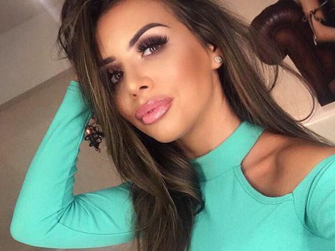 Bintang reality show Love Island Elma Pazar yang bohongi usia sebenarnya