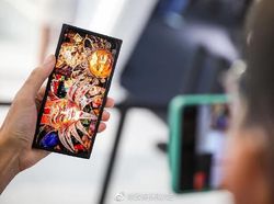 Penampakan Ponsel Oppo Berkamera Selfie di Bawah Layar