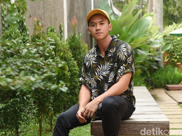 Main Film Bareng Lucinta Luna, Rafael Tan Jadi Ngondek