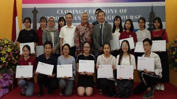 Cerita Siti Nurfitriani Jadi Pengajar Bahasa Indonesia di Vietnam