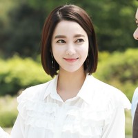 Selain Song Joong Ki dan Song Hye Kyo, aktris Lee So Yeon juga menjalani pernikahan singkat. Ia mengakhiri hubungan pernikahannya pada Mei 2018. Pemain drama Korea Beautiful You ini menikah dengan seorang pengusaha IT pada September 2015. Foto: Instagram