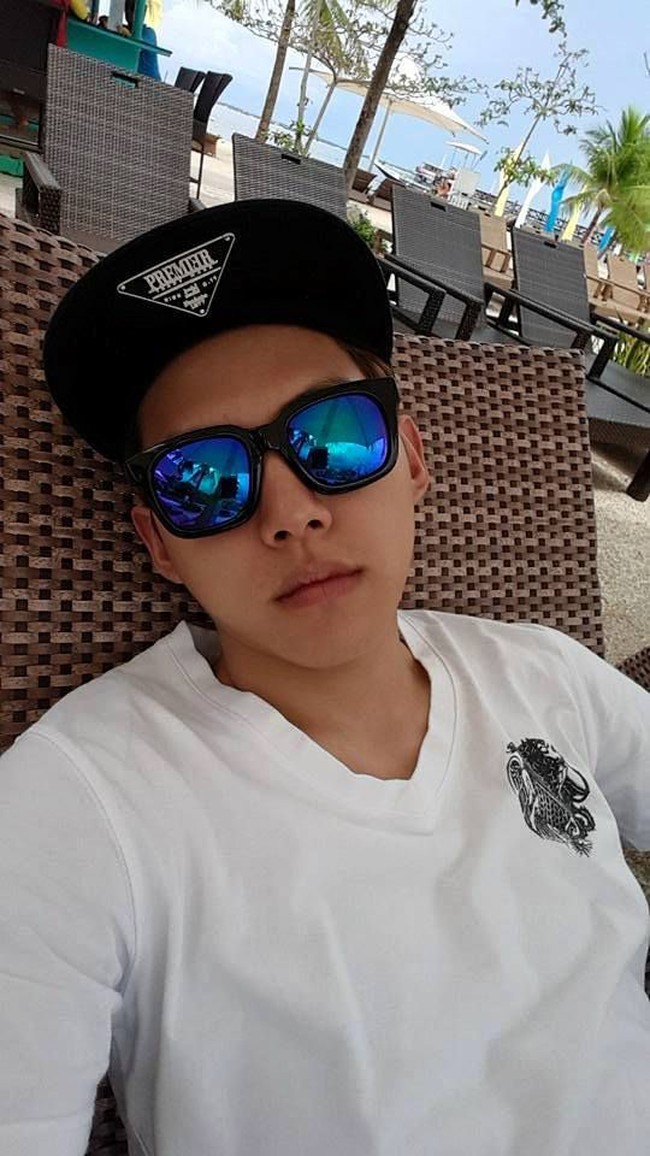 Mantan anggota boyband U-Kiss, Dong Hoo bercerai dengan istrinya Kim See Hee pada 2018 setelah tiga tahun menjalani bahtera rumah tangga. Sebelumnya, Dong Hoo juga sempat mengejutkan penggemarnya setelah ketahuan menikah diam-diam dengan See Hee. Foto: Instagram