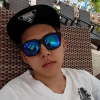 Mantan anggota boyband U-Kiss, Dong Hoo bercerai dengan istrinya Kim See Hee pada 2018 setelah tiga tahun menjalani bahtera rumah tangga. Sebelumnya, Dong Hoo juga sempat mengejutkan penggemarnya setelah ketahuan menikah diam-diam dengan See Hee. Foto: Instagram