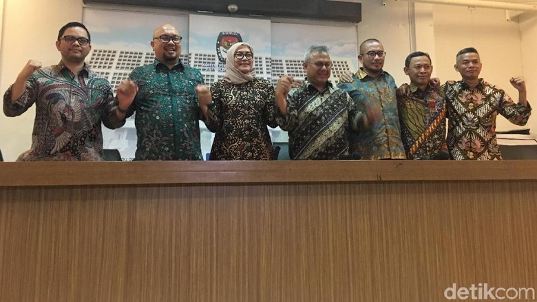 KPU Tetapkan Jokowi-Maruf Jadi Capres-Cawapres Terpilih Minggu 30 Juni KPU Tetapkan Jokowi-Maruf Jadi Capres-Cawapres Terpilih Minggu 30 Juni