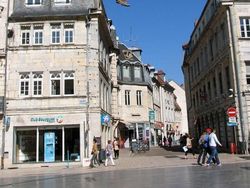 Tengok Aksi Kumpulan Patung Ini, Bikin Kaget Orang Jalan!