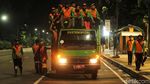 Pasukan Oranye Bersihkan Lokasi Aksi Kawal Sidang MK
