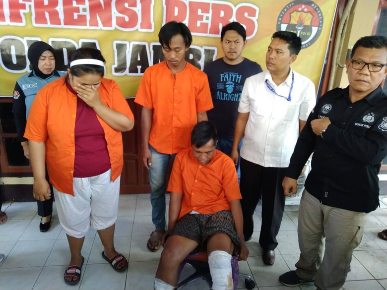 Polda Jambi Tangkap Suami-Istri Pencuri Motor di 30 Masjid Polda Jambi Tangkap Suami-Istri Pencuri Motor di 30 Masjid