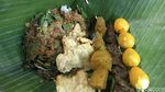 Keseruan Antre Sepincuk Pecel Sedap di Warung Boma