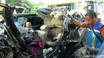 Ngeri! Penampakan Minibus yang Seruduk Truk di Tol Cipularang