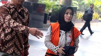 Asty Winasti diperiksa sebagai saksi terkait kasus suap bidang pelayaran antara PT Pupuk Indonesia Logistik (Pilog) dengan PT Humpuss Transportasi Kimia dan penerimaan lainnya terkait jabatan. 