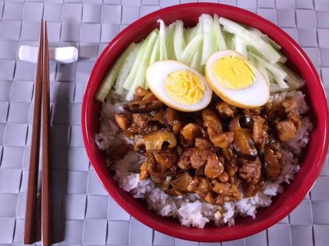 Healthy rice and chicken bowl with sauteed vegetables