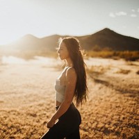 Perjalananku dalam menjalani hidup prana membuatku lebih sensitif dan intuitif. Terkadang aku merasakan energi yang luar biasa di dalam ruangan atau emosi orang lain. Ada waktu di mana aku akan menangis karena kesakitan yang aku rasakan di dunia. Tapi aku juga mereasakan kebahagiaan, tulis Audra di Instagramnya.  Foto: Instagram @audrabear