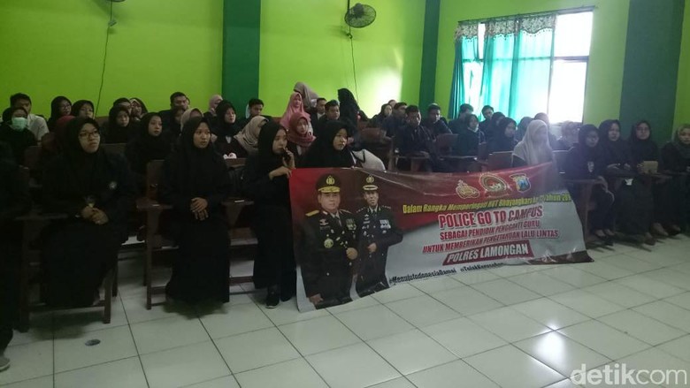 Police Goes To Campus, Upaya Polisi Lamongan Ajak Mahasiswa Tertib Lalin Police Goes To Campus, Upaya Polisi Lamongan Ajak Mahasiswa Tertib Lalin