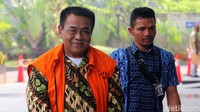 Mantan Sekretaris Dinas Pendidikan Kabupaten Klaten Sudirno tiba di Gedung KPK, Jakarta, Jumat (28/6/2019) untuk menjalani pemeriksaan lanjutan. 