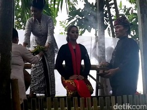 Prosesi Menjadi Penari Gandrung yang Memegang Filosofi Bambu