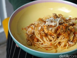 Honeycomb: Santai Sore Ditemani Cucumber Lime Mojito dan Pasta Geprek Pedas