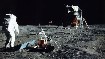 Cerita pendek berjudul From the Earth to the Moon yang ditulis oleh Jules Verne pada 1865 telah memprediksi hal-hal detail mengenai misi pendaratan ke Bulan oleh Apollo 11. (Foto: NASA)