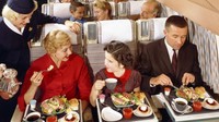 Hidangan yang porsinya terlihat begitu banyak, bahkan anak kecil juga langsung diberi kopi (AirlineRatings.com/CNN)