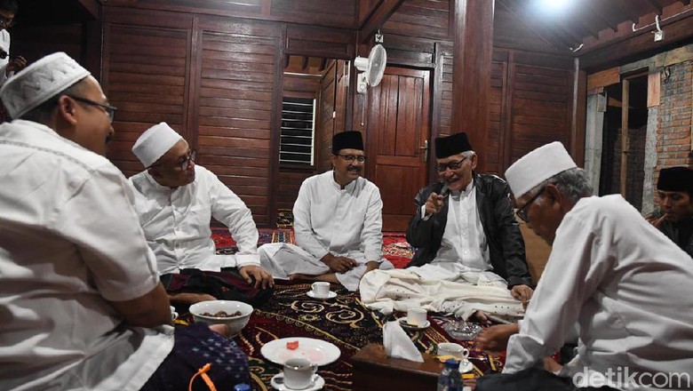 Kiai Sepuh Jatim Apresiasi Pernyataan Jokowi dan Prabowo Pasca Keputusan MK Kiai Sepuh Jatim Apresiasi Pernyataan Jokowi dan Prabowo Pasca Keputusan MK