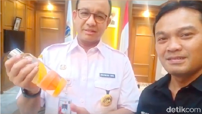 Minum Infused Water 2L/Hari, Anies Baswedan Ikuti Jejak Sandi Uno?