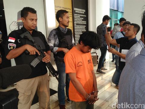 Pelaku mengancam memberikan nilai jelek kepada murid jika tak memenuhi keinginannya