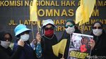 Aksi Bendera Kuning di Depan Komnas HAM