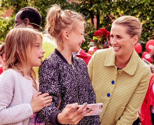 Selain menjadi Perdana Menteri termuda, Matte jadi perbincangan karena mendukung hukum anti-imigran. Isu imigran dan kesejahteraan memang menjadi masalah yang di negara-negara Eropa, termasuk Denmark. Foto: Facebook Matte Frederiksen