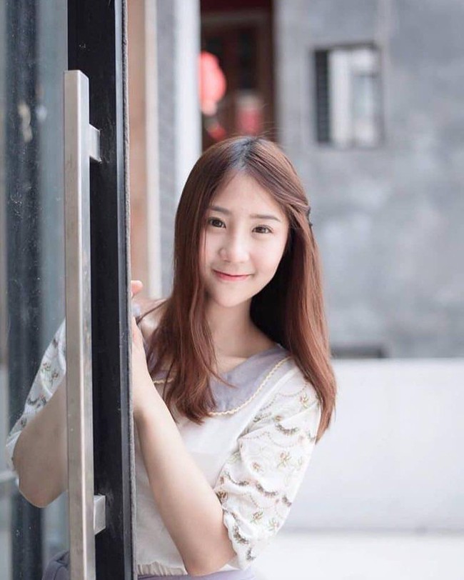 Dokter cantik ini harus menarik tokek hidup dari telinga satu pasien di hari pertama kerja. Pasien ini adalah yang terakhir baginya untuk hari itu. Foto: Instagram @lilyvaranya