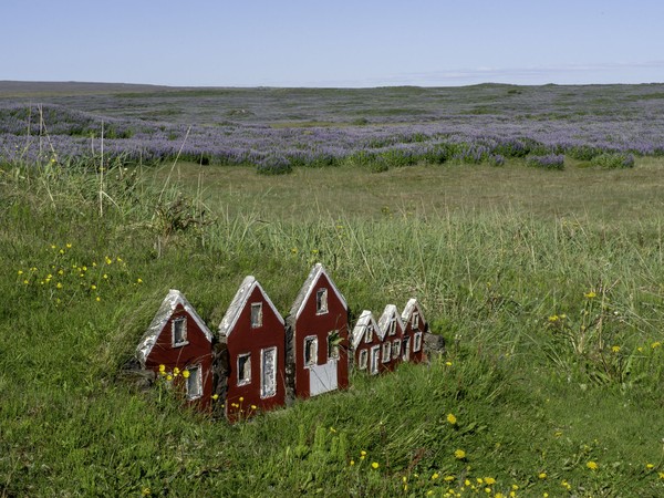 Cerita-cerita tentang adanya peri kini justru menjadi salah satu pasar pariwisata Islandia. Banyak wisatawan yang datang ke Islandia, hanya untuk bertemu paranormal yang membawa mereka ke dunia peri. (iStock) Cerita-cerita tentang adanya peri kini justru menjadi salah satu pasar pariwisata Islandia. Banyak wisatawan yang datang ke Islandia, hanya untuk bertemu paranormal yang membawa mereka ke dunia peri. (iStock)