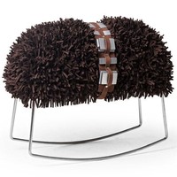 Kursi dengan dudukan di atasnya yang terinspirasi dari Chewbacca. Unik sekaligus modern. Foto: Dok. Boredpanda/Kenneth Cobonpue