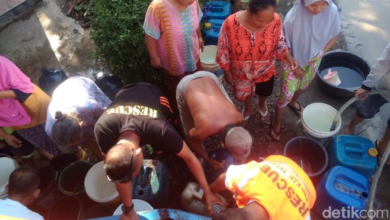 Puluhan Desa di Tegal Mulai Kekurangan Air Bersih Puluhan Desa di Tegal Mulai Kekurangan Air Bersih