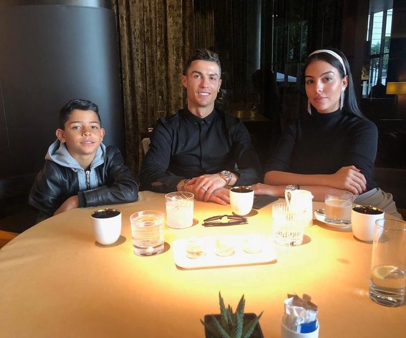 Georgina dan christiano ronaldo dan anaknya