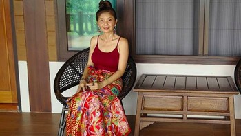Sopit gemar mengambil warna-warna cerah untuk pakaiannya sehingga membuatnya tampak fresh. (Foto: instagram/sopit_nong)