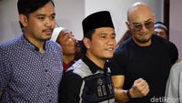 Sebenarnya dia sudah, tapi kan saya masa lihat langsung ha ha ha. Orang segede gini gimana, ujar Gus Miftah. Pool/Noel/detikFoto.