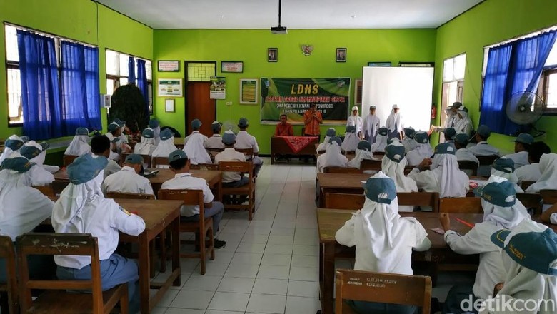 Anggota DPRD Minta Bupati Simalungun Cabut SK Pemberhentian 1.695 Guru Anggota DPRD Minta Bupati Simalungun Cabut SK Pemberhentian 1.695 Guru