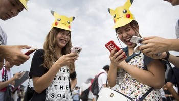 Pada 1909, Nikola Tesla mengatakan bahwa di masa depan orang-orang akan mengirim pesan lewat jaringan nirkabel lewat peralatan mereka masing-masing. Sekarang semua terwujud dengan ponsel. (Foto: GettyImages)