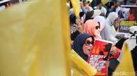 Kemudian, 20 orang perwakilan massa mulai masuk ke ruang pengaduan Komnas HAM.